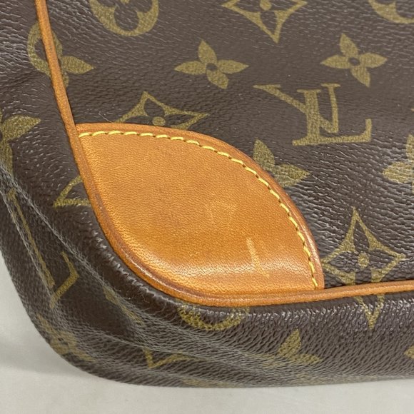 LOUIS VUITTON Brown Monogram Clutch Bag - Picture 8 of 11